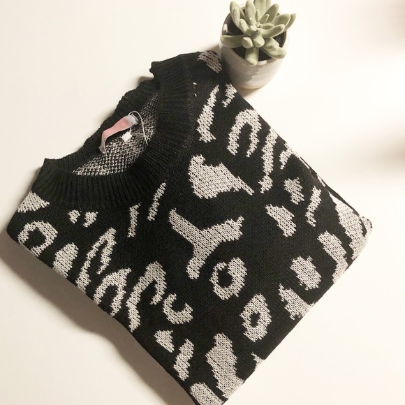 NEW! LEOPARD PRINT KNIT SWEATER TUNIC. - Picture 2 of 2